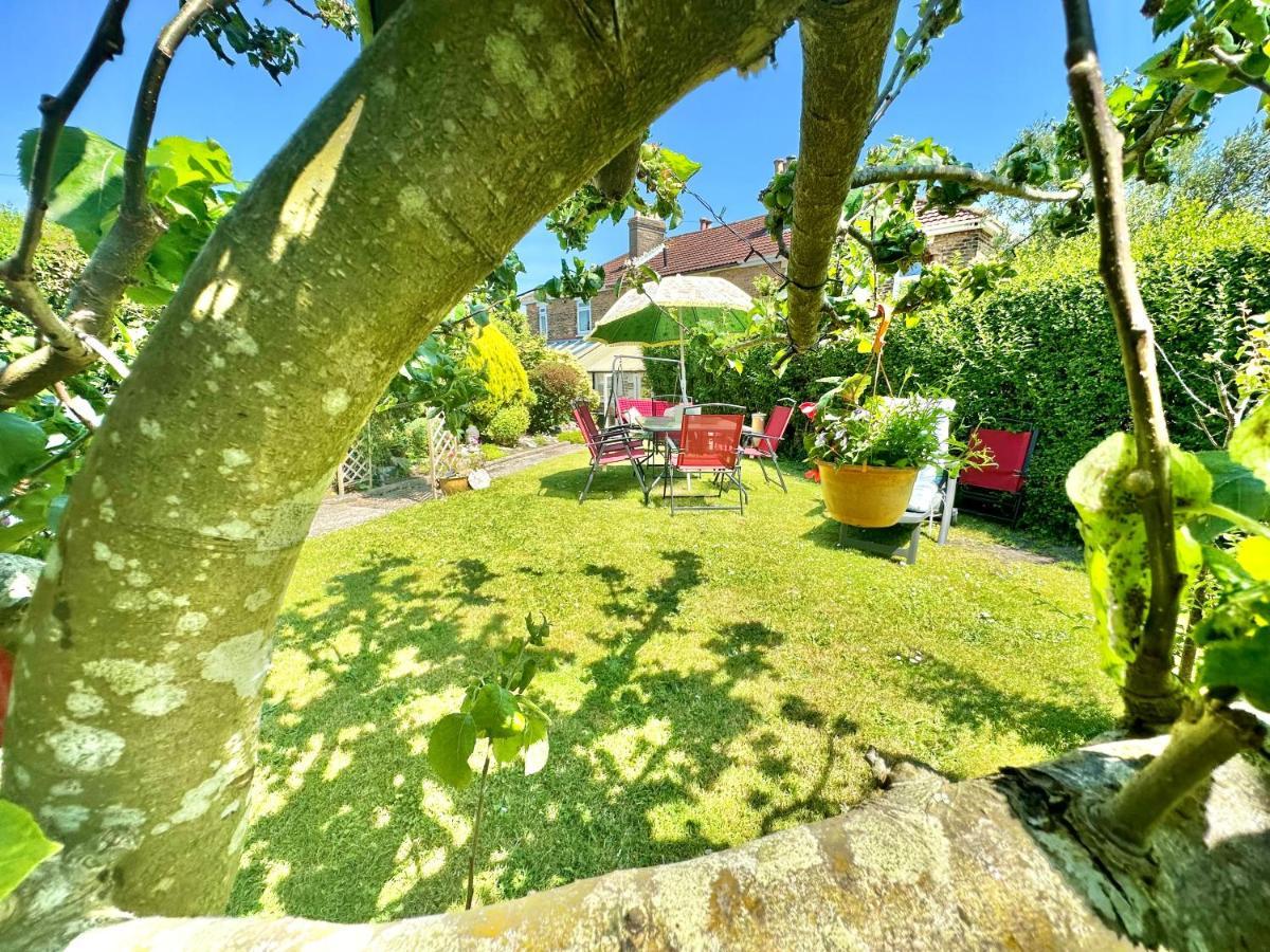 Garden Cottage - 3 Bedroom Close To Town And Beach Bournemouth Exterior photo